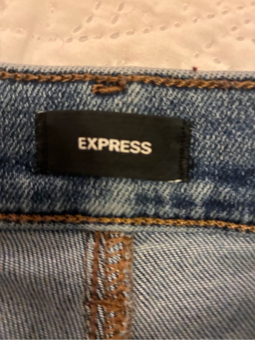 Express 70s Flare Jeans Mid Rise Hyper Stretch Light Wash Raw Hem Size 8R - Picture 5 of 12